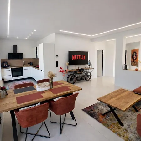 Moderne In 24h Check In Fussbodenheizung Premium Ausstattung Lichtdurchflutet Privater Zugang Parkplatz *