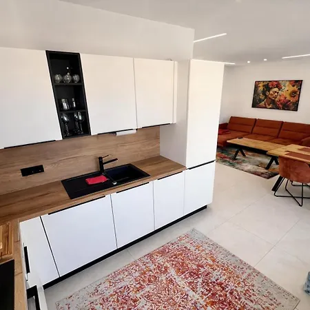 Moderne In 24h Check In Fussbodenheizung Premium Ausstattung Lichtdurchflutet Privater Zugang Parkplatz Appartement Kleinheubach