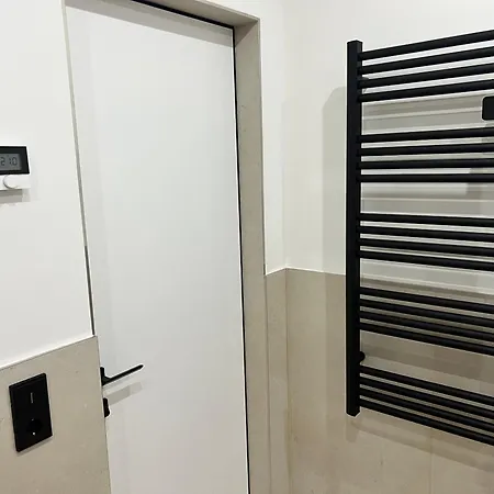 Moderne In 24h Check In Fussbodenheizung Premium Ausstattung Lichtdurchflutet Privater Zugang Parkplatz *